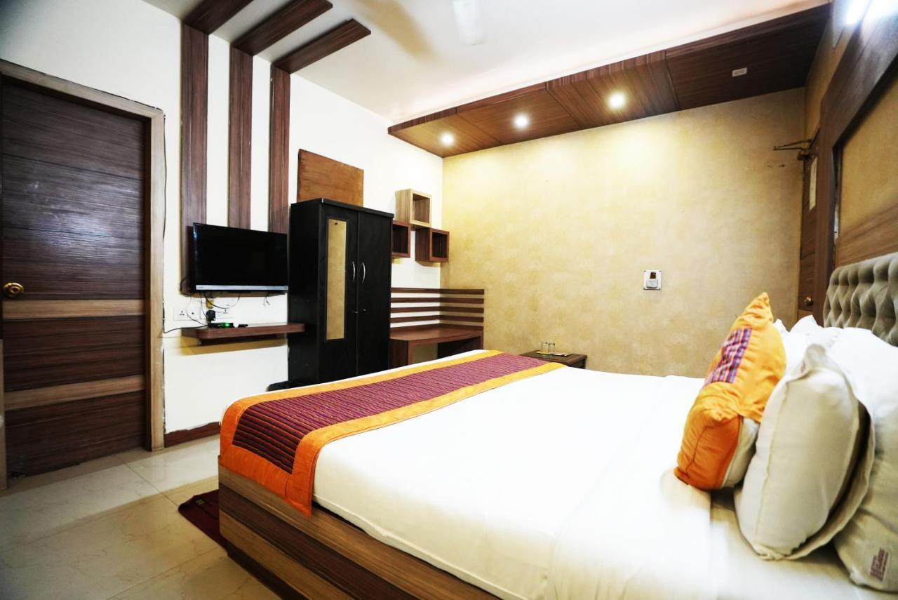 Hotel Classic New Delhi Eksteriør bilde